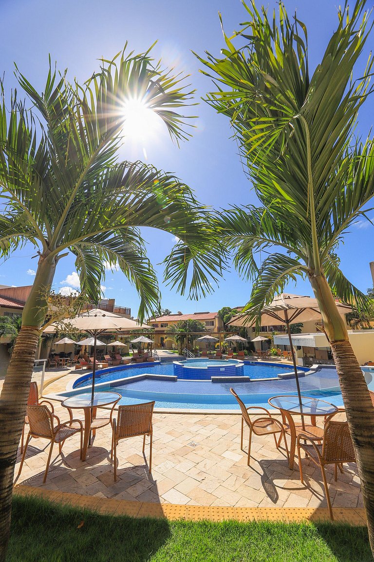 Air-conditioned apartment with pool view for families