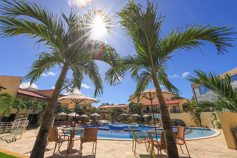 Air-conditioned apartment with pool view for families