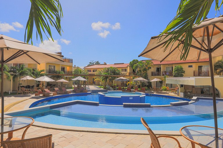 Air-conditioned apartment with pool view for families