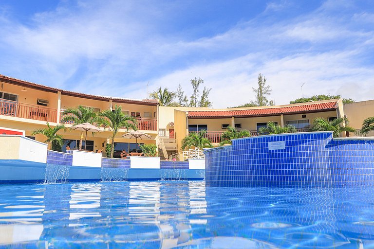 Air-conditioned apartment with pool view for families
