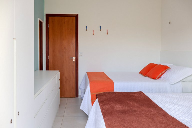 185- Triplex familia com 2 quartos e 3 banheiros