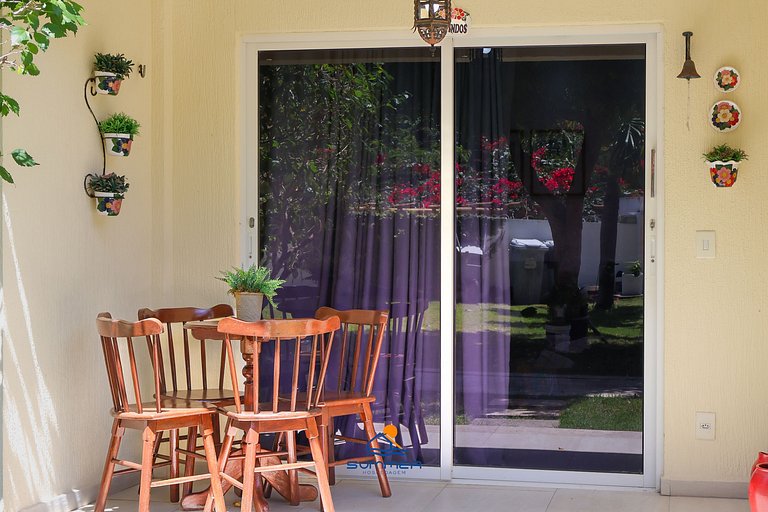 Apê frente jardim com quarto privativo