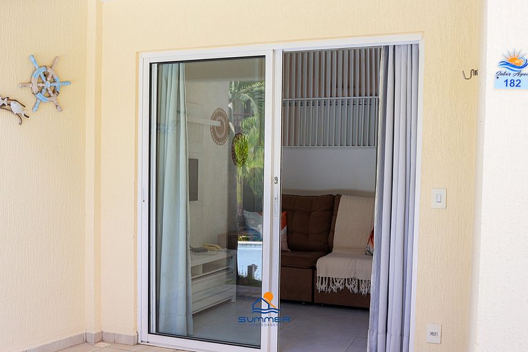 Apê terreo frente piscina