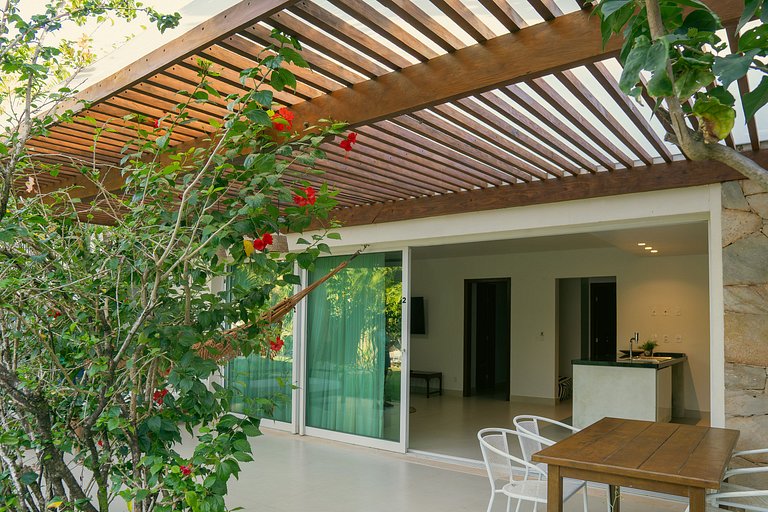 Cozy house in a gated community with a pool, 50 meters from