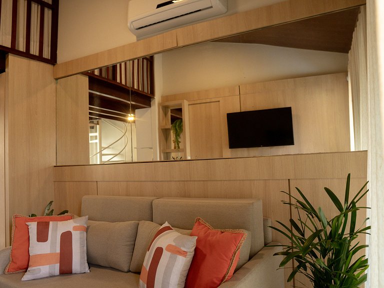 Air-conditioned apartment with pool view for families