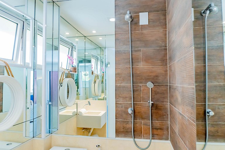 181 - Triplex Família com Jacuzzi privativa
